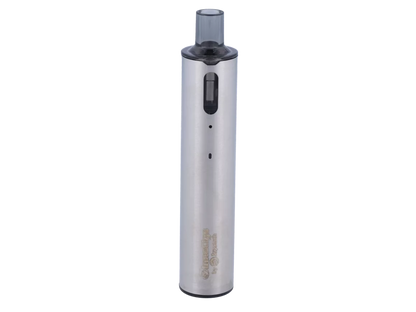 Das InnoCigs - eGo POD E-Zigaretten Set mit 1000mAh Akku und 2ml Tank beim Dampfen, erhältlich bei RavenSmoke DE und geeignet für Einsteiger und erfahrene Dampfer.