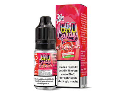 Detailaufnahme der Bad Candy Liquids Cherry Cloud Nikotinsalz Flasche, die die fruchtige Note von Kirschen und Zitrusfrüchten verkörpert.