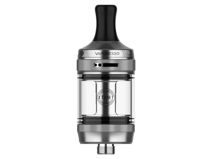 Vaporesso xTank T Clearomizer in Aktion, zeigt die einfache Handhabung des praktischen Top-Filling-Systems.